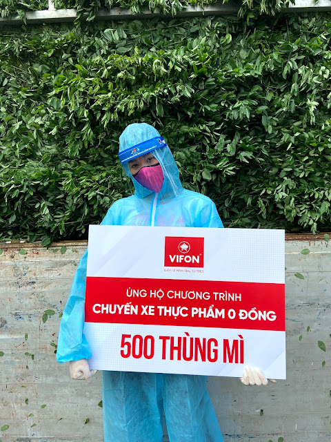 Hoa hậu Hoàn vũ Việt Nam hỗ trợ người dân TPHCM bằng những chuyến xe thực phẩm 0 đồng
